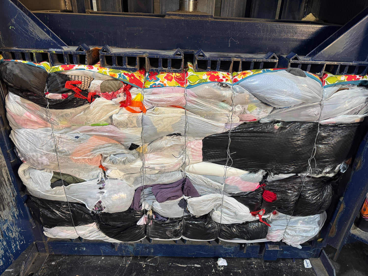 Credential Clothing Bale #37- 1006 lbs