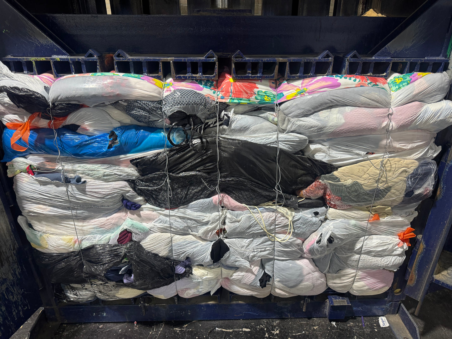Credential Clothing Bale #29- 1040 lbs