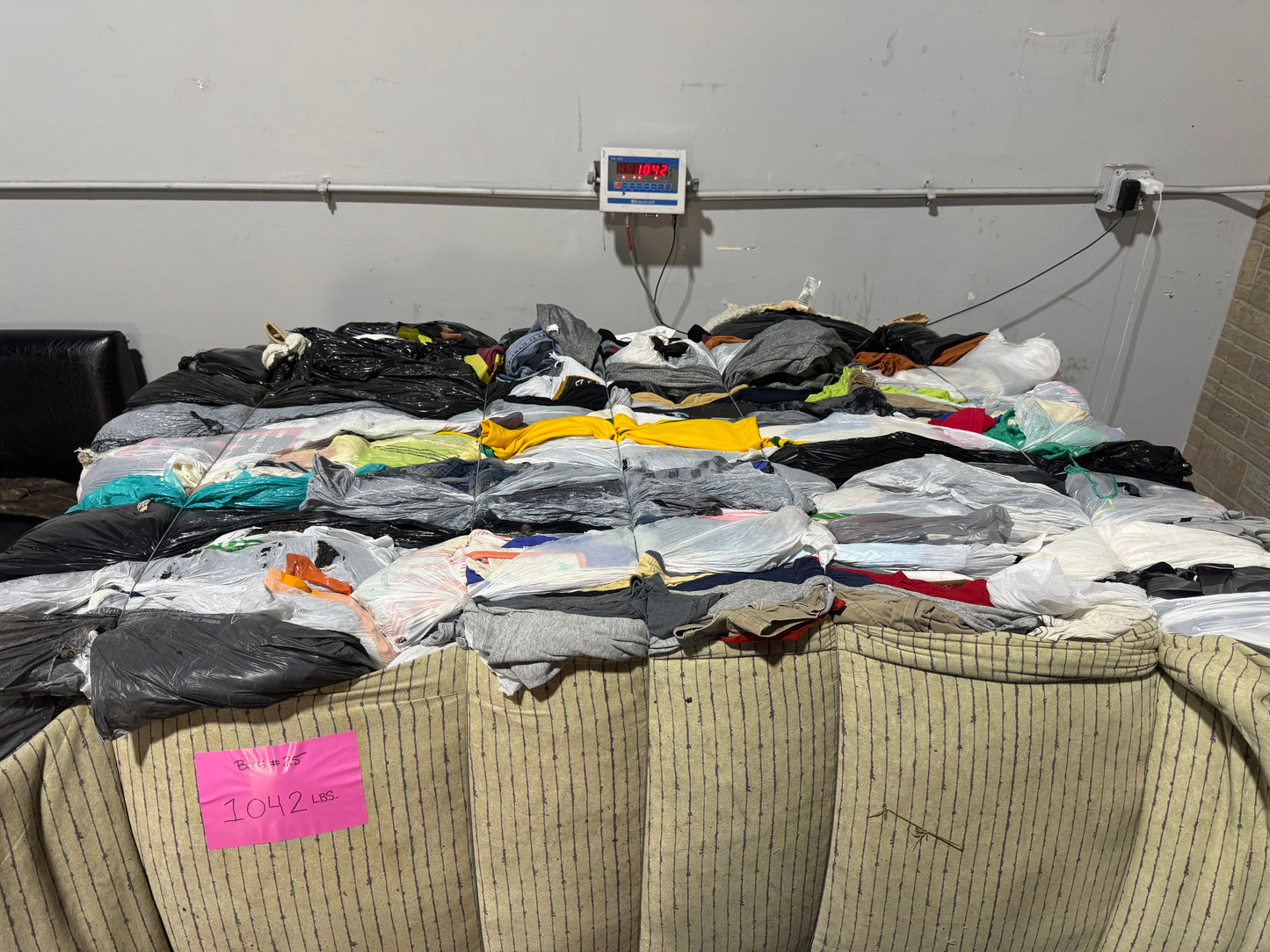 Credential Clothing Bale #25- 1042 lbs