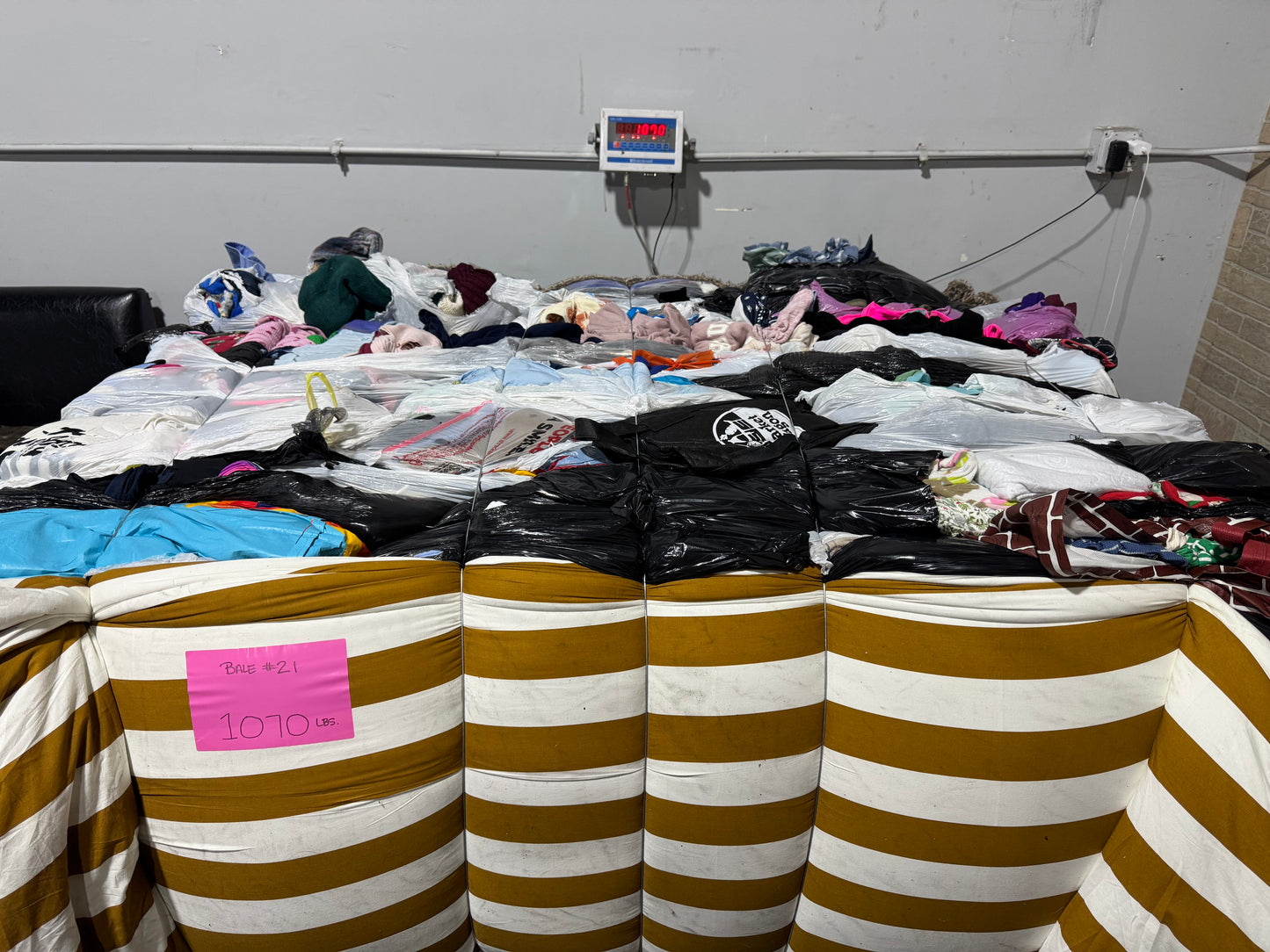 Credential Clothing Bale #21- 1070 lbs